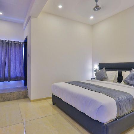 Nova Hotel New Crossroad Rajkot Exterior foto