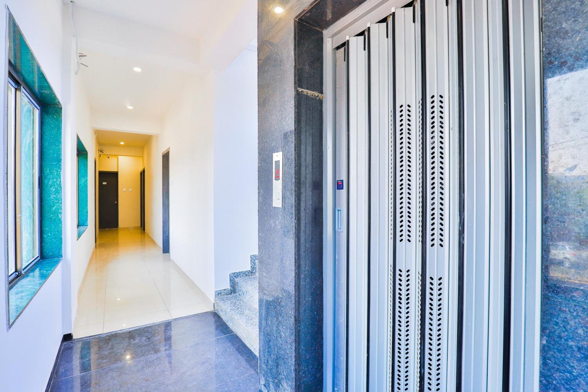 Nova Hotel New Crossroad Rajkot Exterior foto