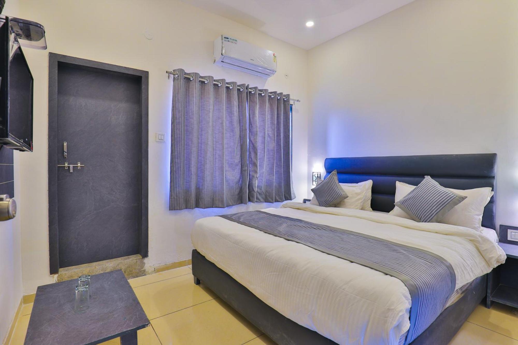 Nova Hotel New Crossroad Rajkot Exterior foto