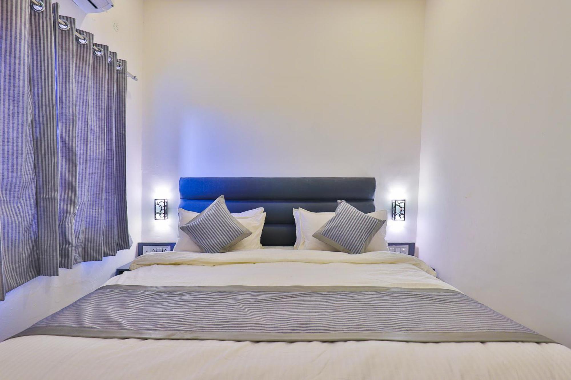 Nova Hotel New Crossroad Rajkot Exterior foto