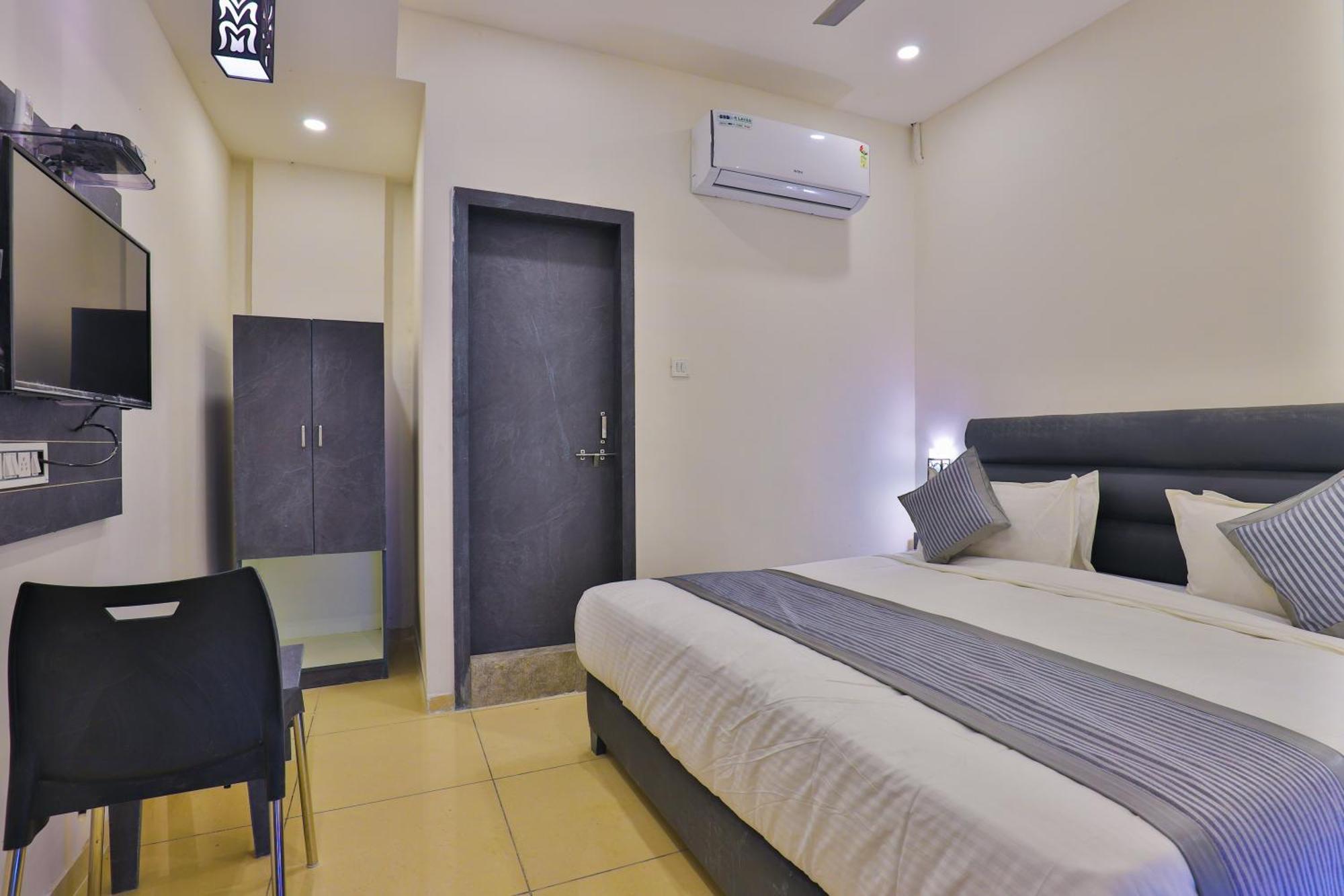 Nova Hotel New Crossroad Rajkot Exterior foto