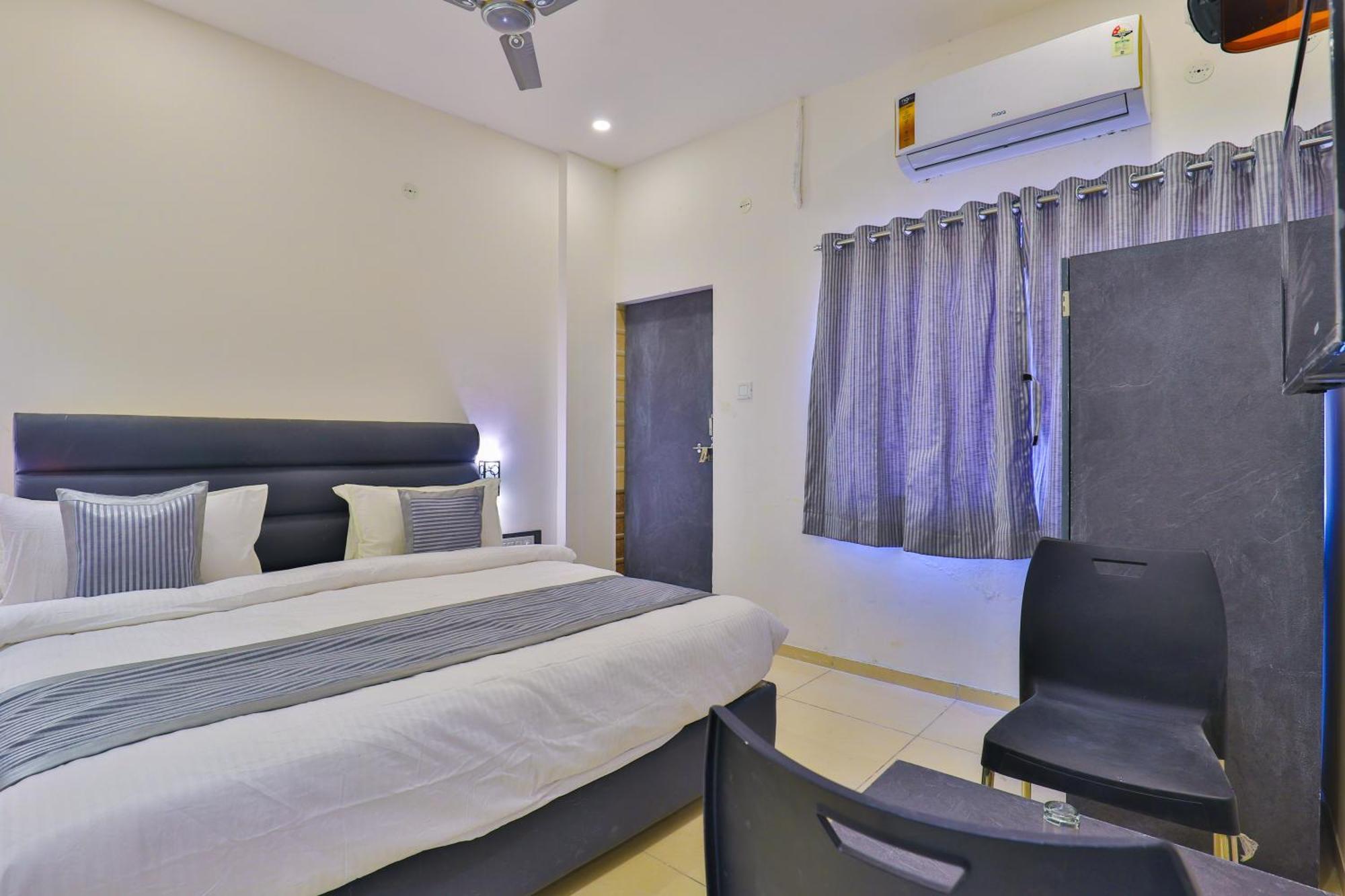 Nova Hotel New Crossroad Rajkot Exterior foto