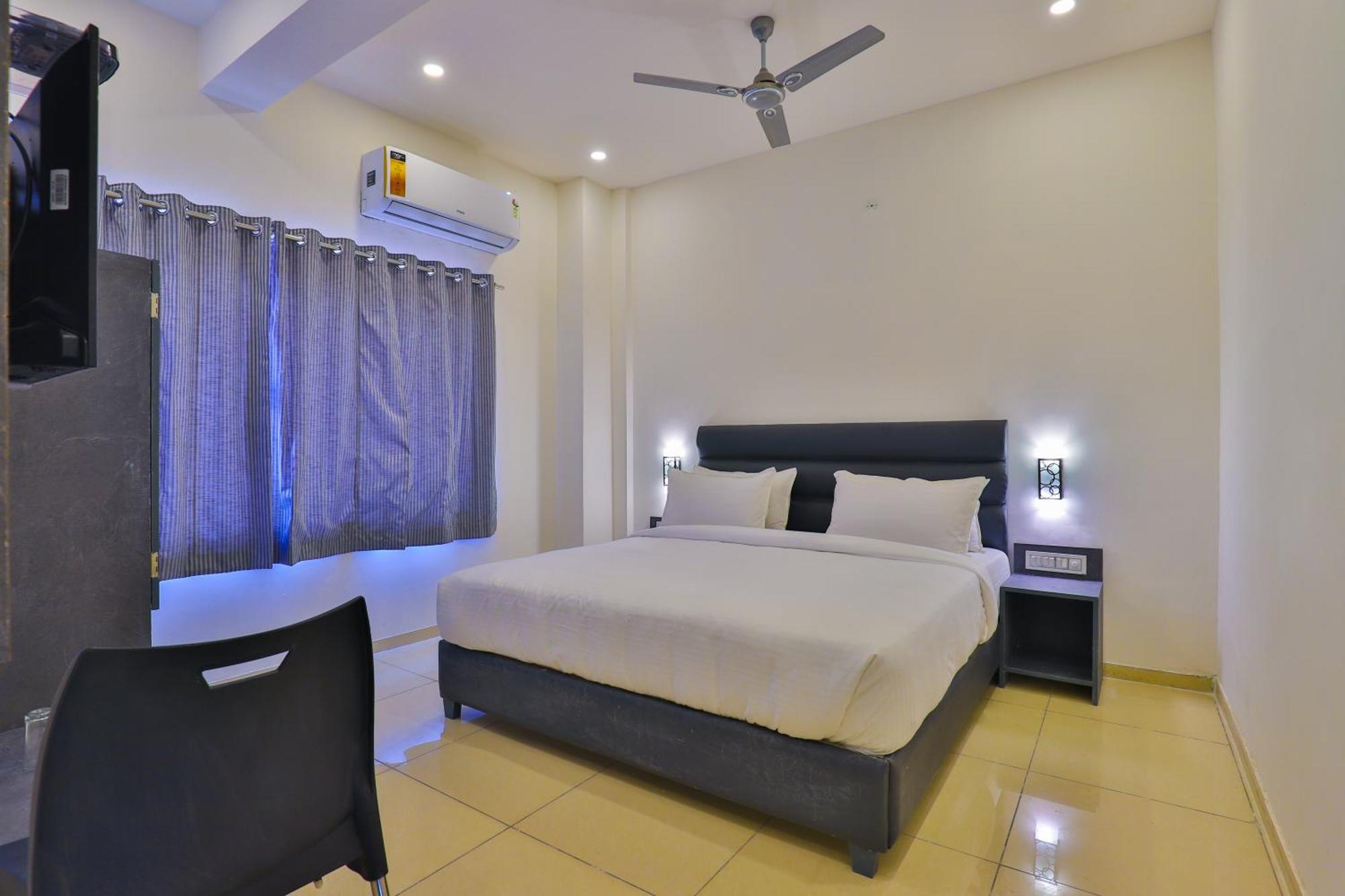 Nova Hotel New Crossroad Rajkot Exterior foto