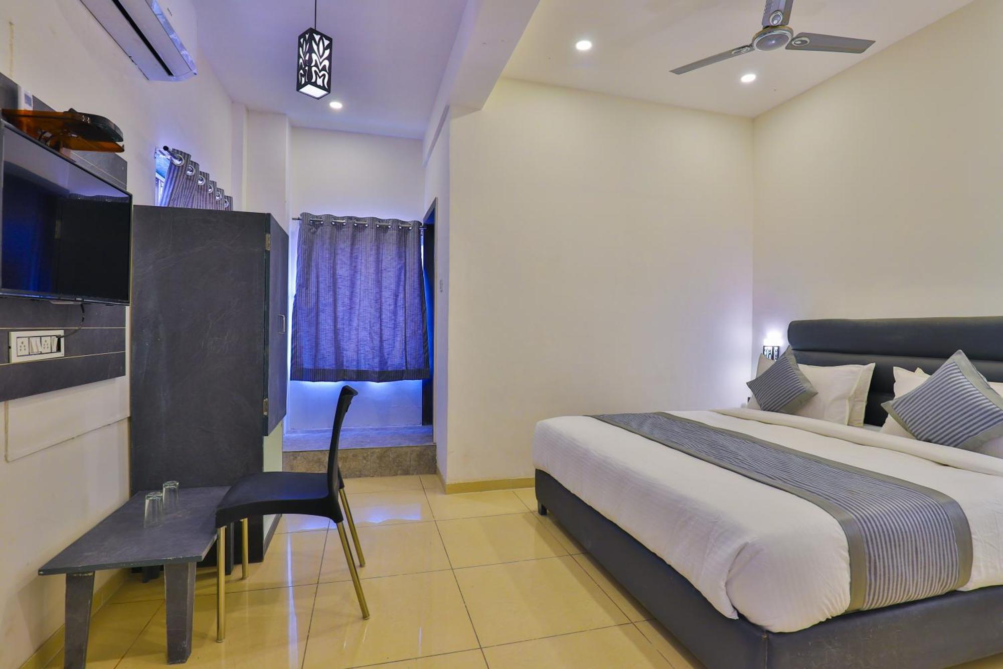 Nova Hotel New Crossroad Rajkot Exterior foto