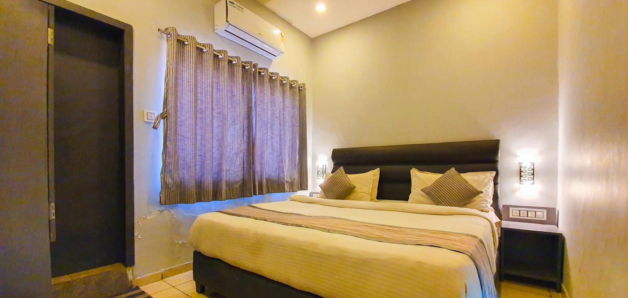 Nova Hotel New Crossroad Rajkot Exterior foto