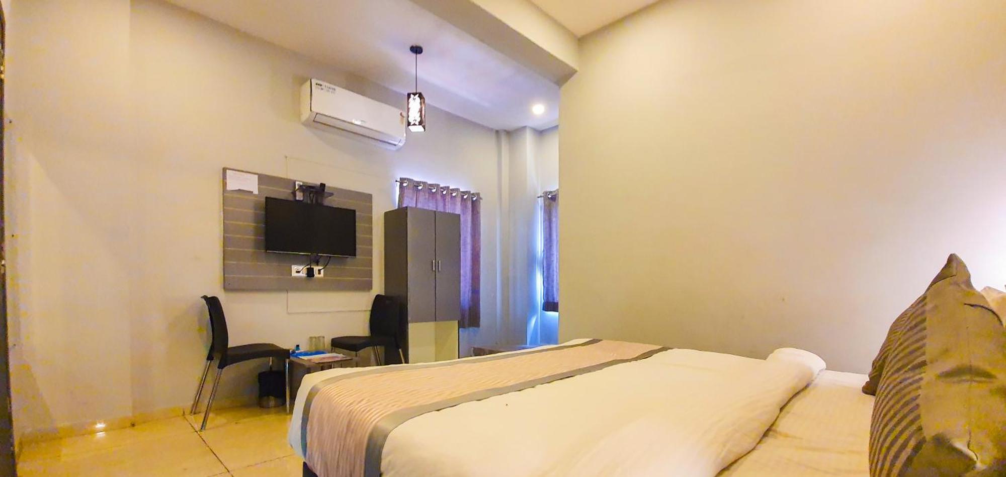 Nova Hotel New Crossroad Rajkot Exterior foto