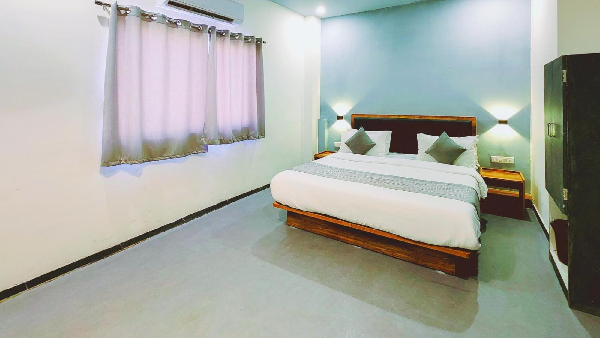 Nova Hotel New Crossroad Rajkot Exterior foto