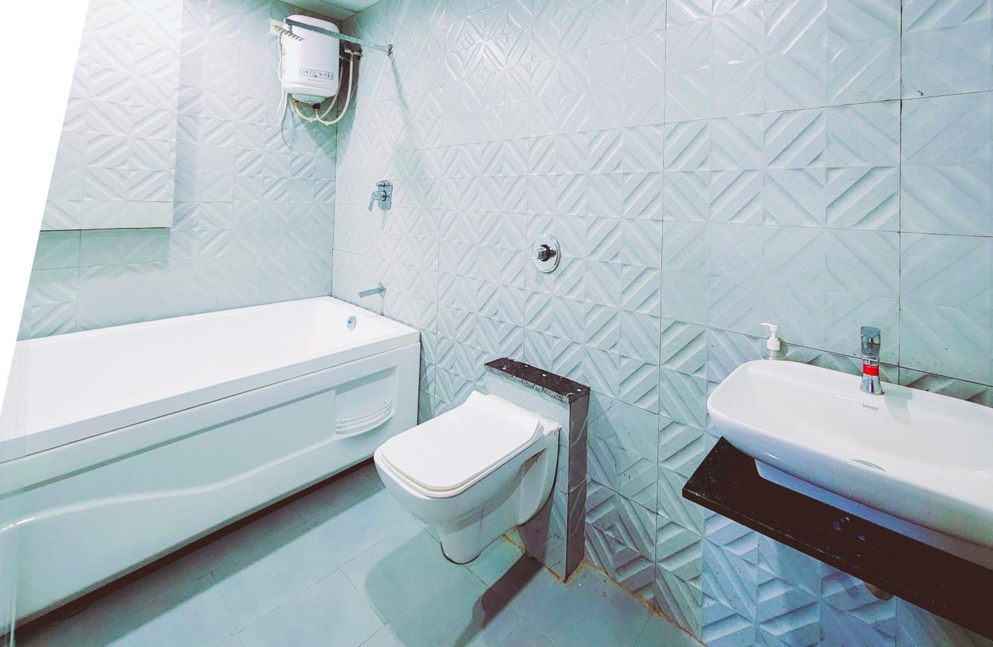 Nova Hotel New Crossroad Rajkot Exterior foto